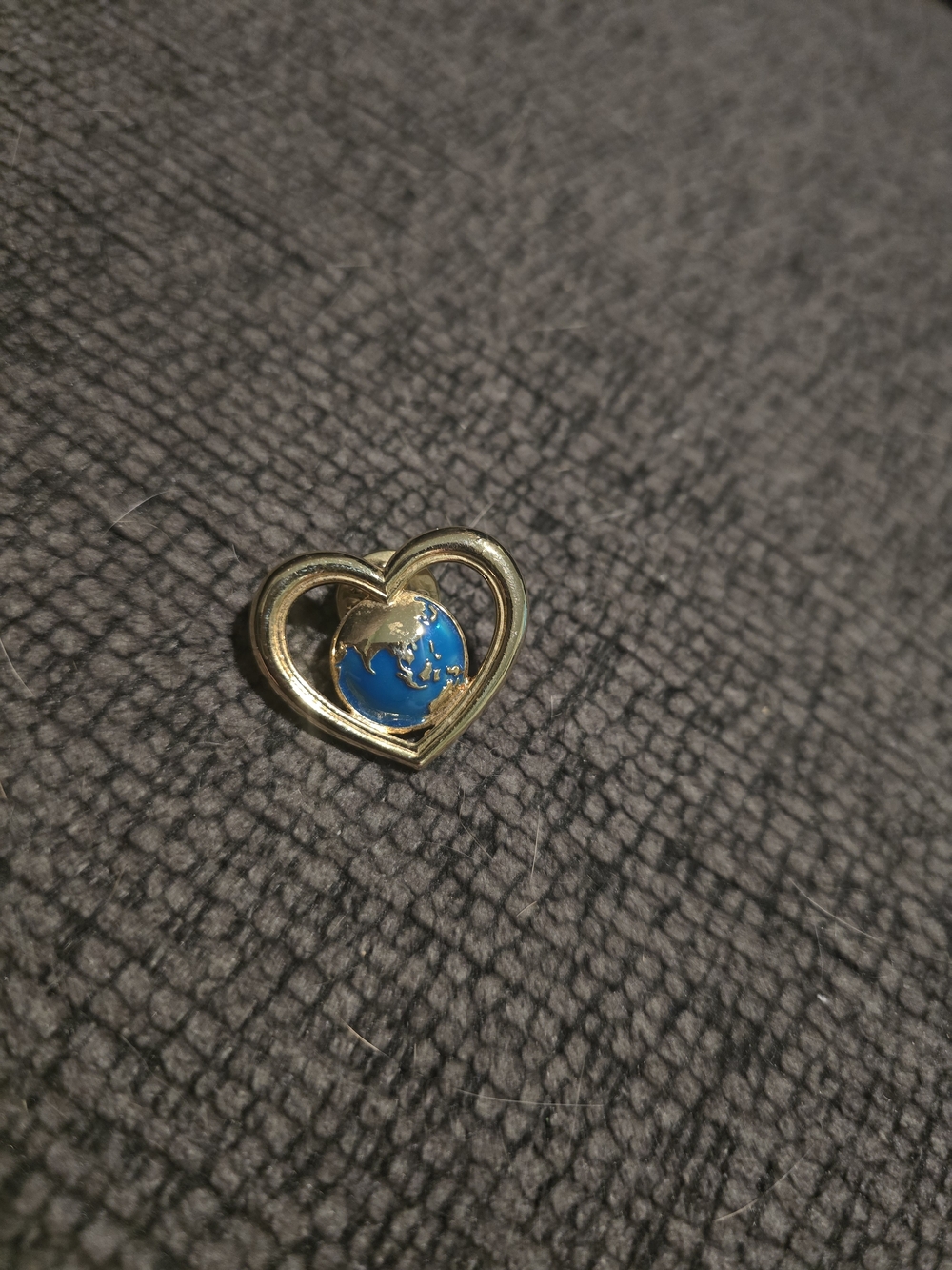 Avon | Vintage Heart Of Asia World Pin